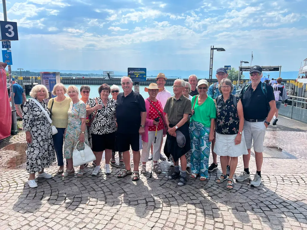 Frühstücksfahrt des Kneipp Aktiv Club Hörbranz nach Friedrichshafen Mitglieder des Kneipp Aktiv Club Hörbranz bei der Frühstücksfahrt über den Bodensee nach Friedrichshafen
