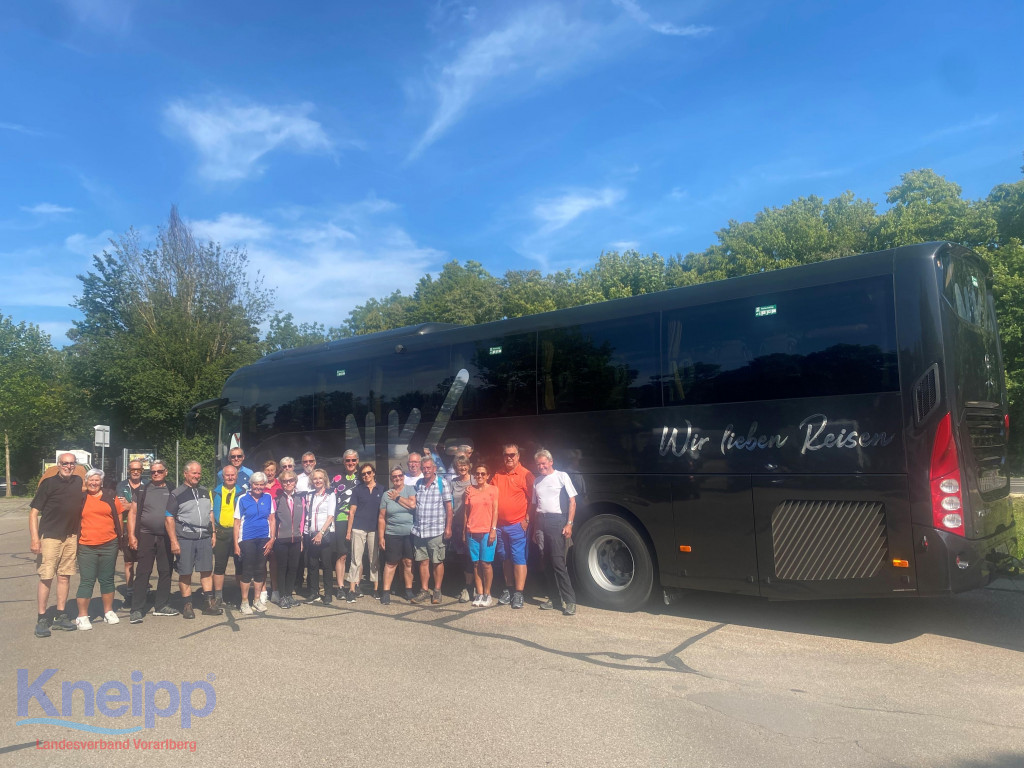 Gruppenbild der Teilnehmer des Kneipp Aktiv Club Hörbranz auf ihrer Radtour durch das Nördlinger Ries