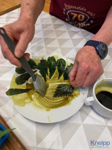 KAC Bludenz Maenner Kraeuterkochen 1