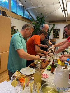 KAC Bludenz Maenner Kraeuterkochen 15