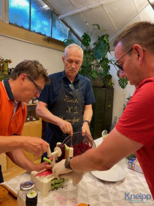 KAC Bludenz Maenner Kraeuterkochen 16