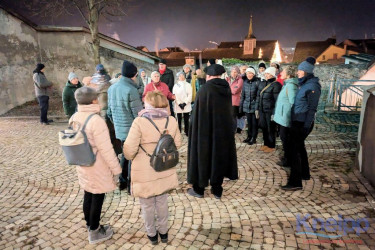 180443272 Gruppe Im Kirchhof