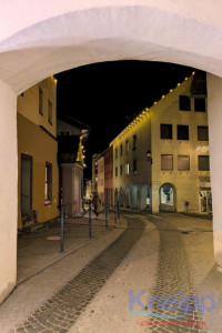 180910867 Häuser Durch Tor