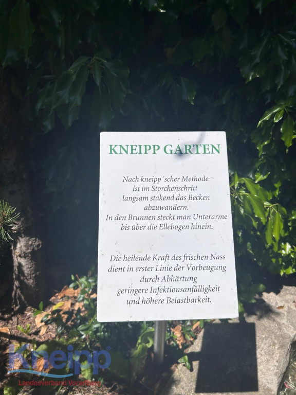 Erfrischung im Kneipp-Brunnen des Gasthofs Innerwalten